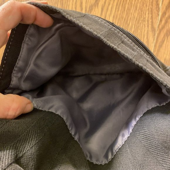 Thirty One 31 Crossbody Organizer Bag Black Textured Stripes Red “C” - Picture 5 of 10